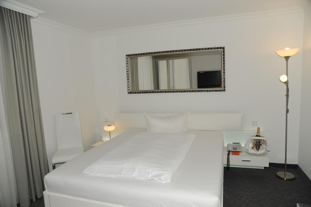 Hotel Adler - Weil Am Rhein Bagian luar foto